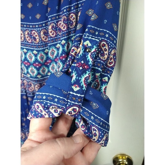 DanielRainn 2 Blue Paisley Long Roll Tab V Neck Shirt Blouse. Size M - Picture 8 of 14